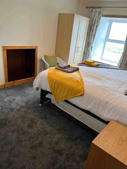 2 Bedroom House Overlooking Pierowall Bay, Westray Екстериор снимка
