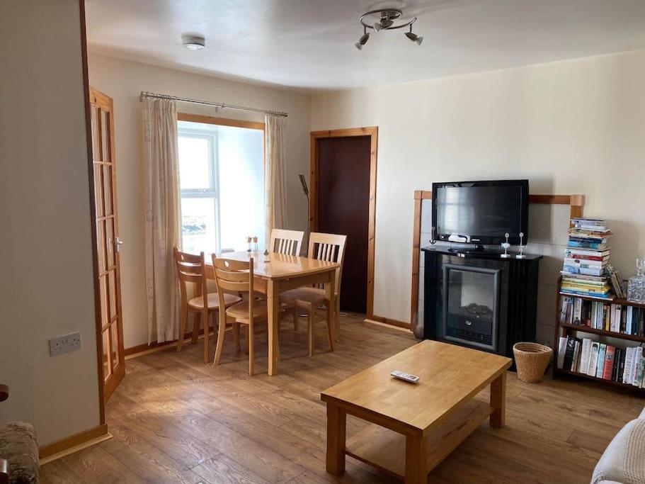 2 Bedroom House Overlooking Pierowall Bay, Westray Екстериор снимка