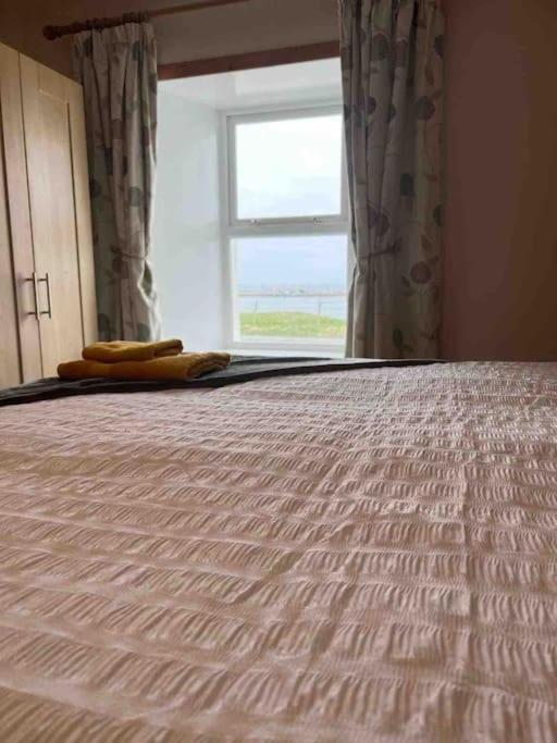 2 Bedroom House Overlooking Pierowall Bay, Westray Екстериор снимка